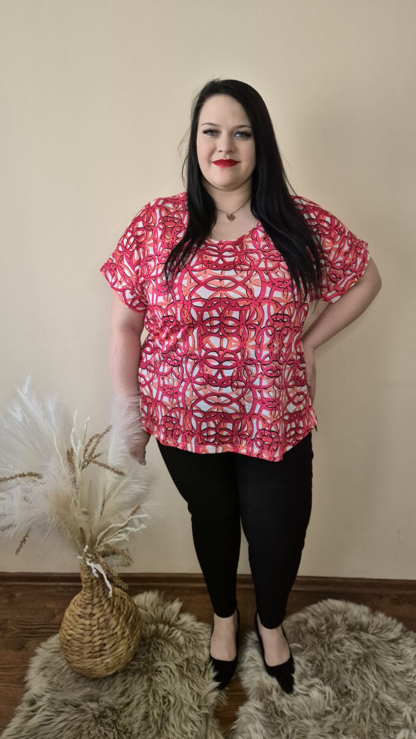 duża bluzka okrągły dekolt malina, bluzka, kobieca bluzka plus size, modna bluzka na lato, stylowa bluzka casual