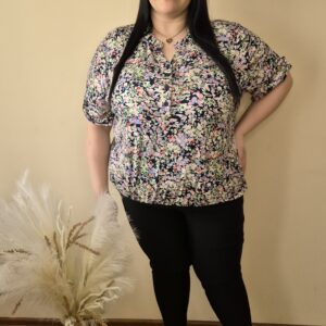 duża bluzka z gumką łączka, bluzka damska w kwiaty, bluzka z dekoltem i guzikami, bluzka oversize z wiskozy, kolorowa bluzka plus size
