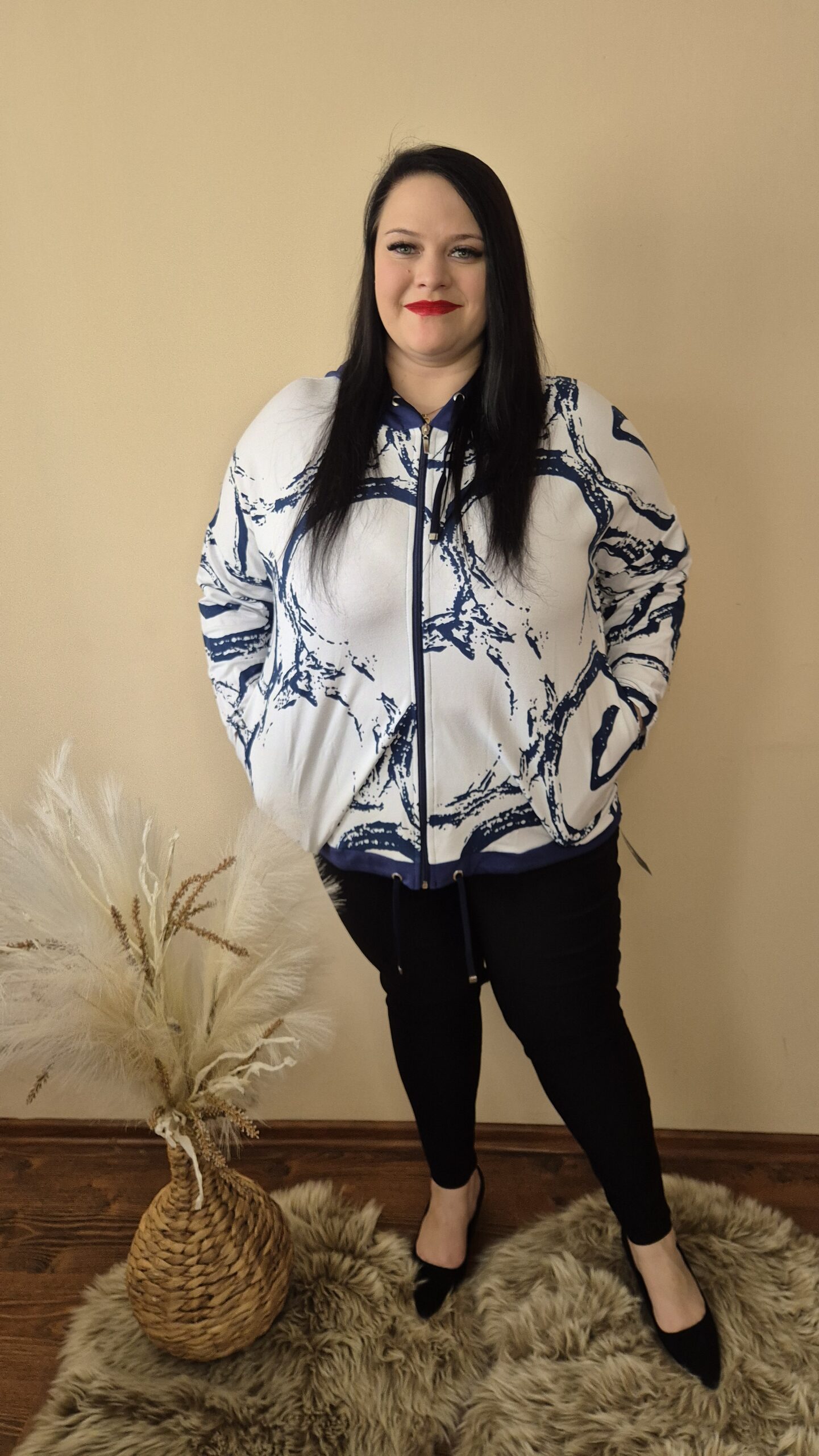 Bluza z kapturem - modne wzory - obrazek 2