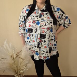 duża koszula z motywem komiks, koszula damska, duża koszula z nadrukiem, kolorowa koszula oversize, koszula z komiksowym wzorem, koszula plus size