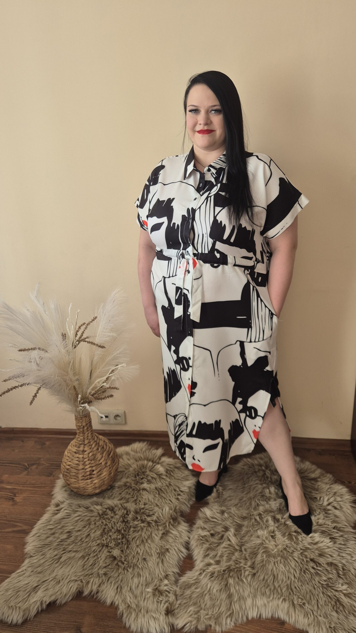 duża sukienka płaszczyk czerwone usta, sukienka koszulowa w czerwone usta, sukienka plus size na lato, sukienka narzutka wiskozowa, modna sukienka XXL