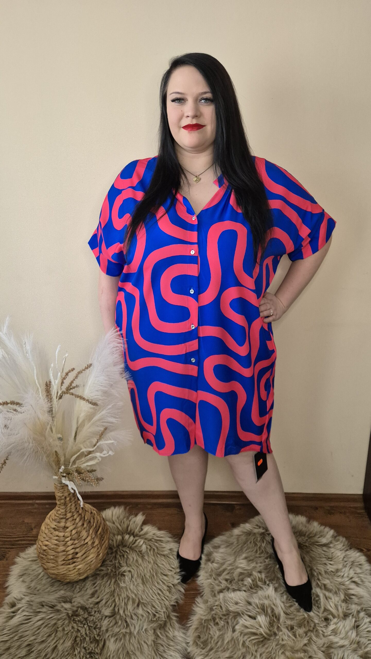 duża sukienka chaber, sukienka chaber neon, sukienka narzutka oversize, intensywne kolory moda, sukienka 2w1