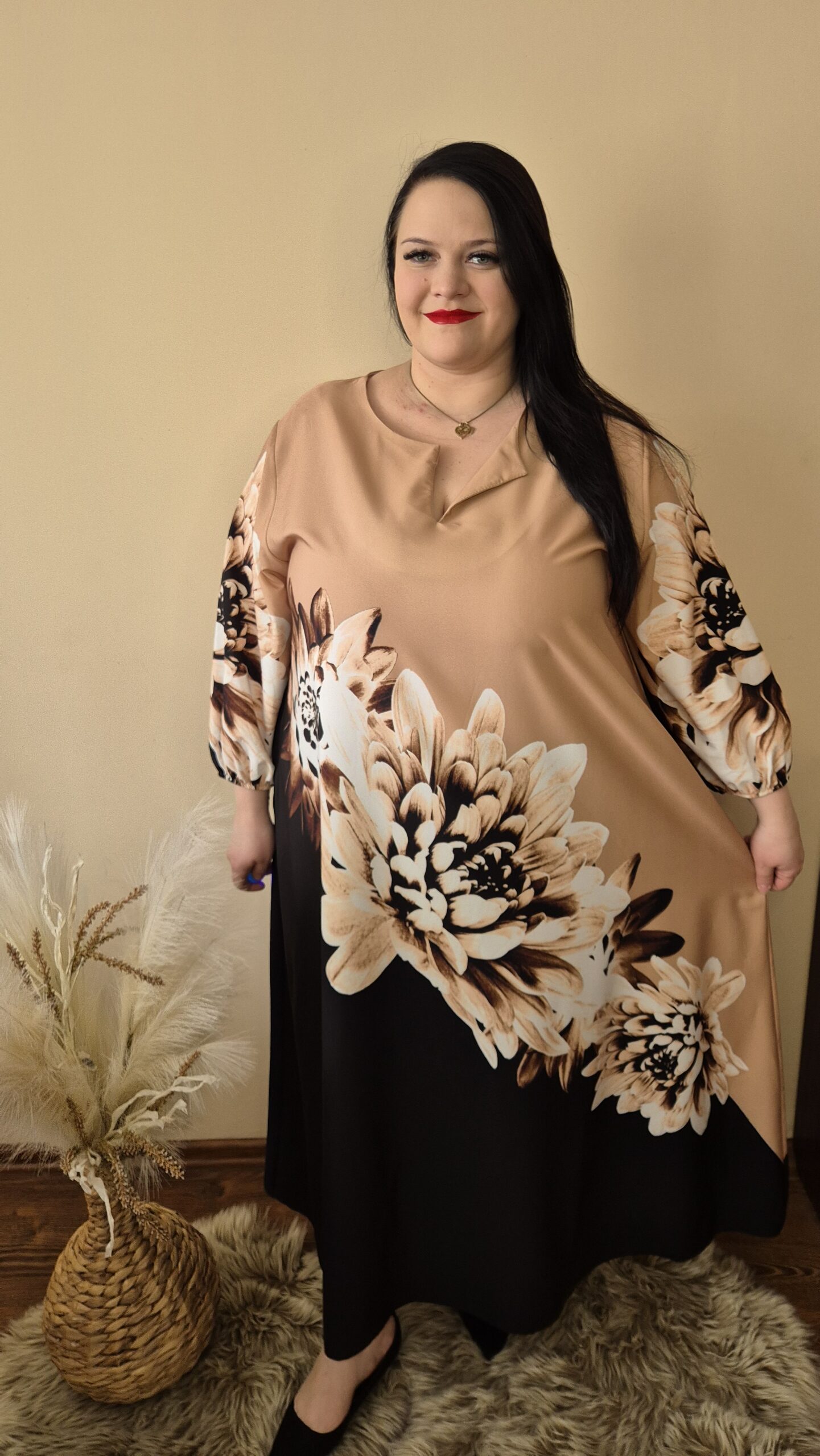 Duża sukienka maxi Kwiaty karmel, elegancka, zwiewna, modna - obrazek 4