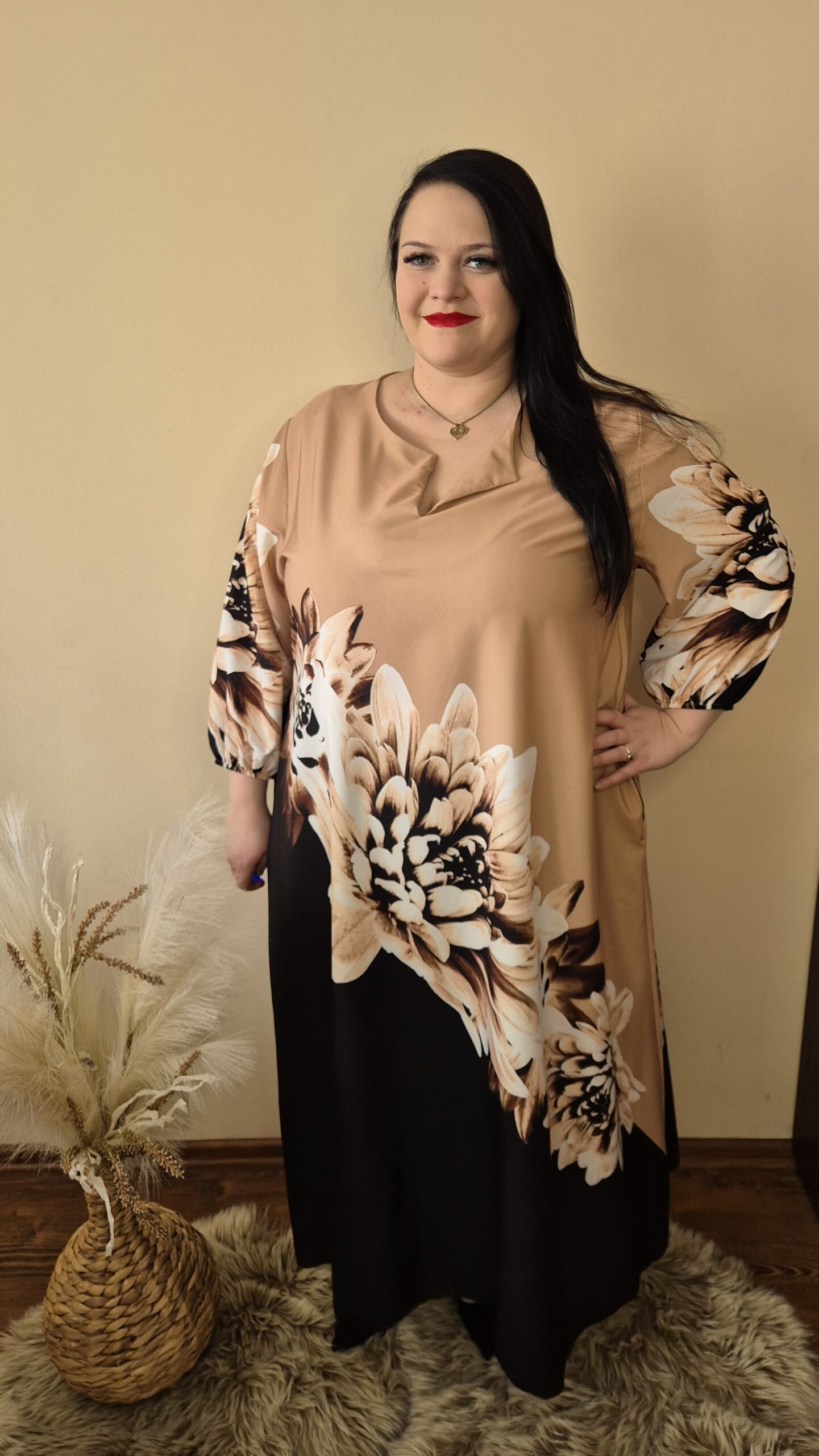 Duża sukienka maxi Kwiaty karmel, elegancka, zwiewna, modna - obrazek 2