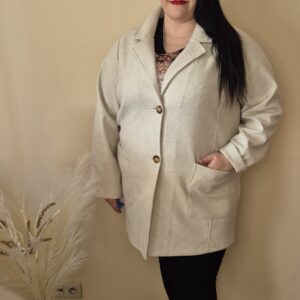 płaszcz duński beżowy, klasyczny płaszcz damski, płaszcz minimalistyczny damski, beżowy płaszcz jesienny, elegancki płaszcz przejściowy