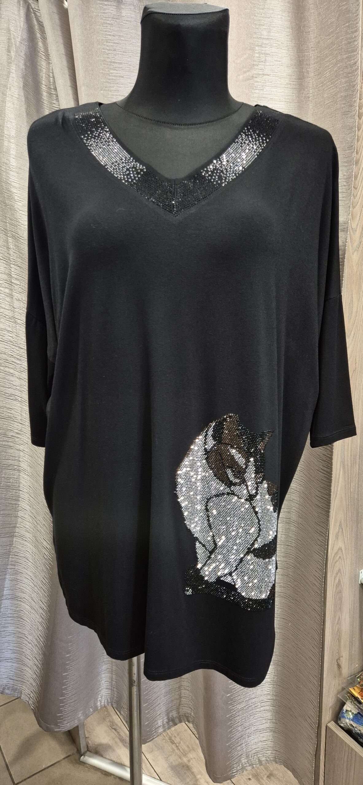 Duża tunika turecka z wiskozy – czarna elegancka oversize – kot - obrazek 4