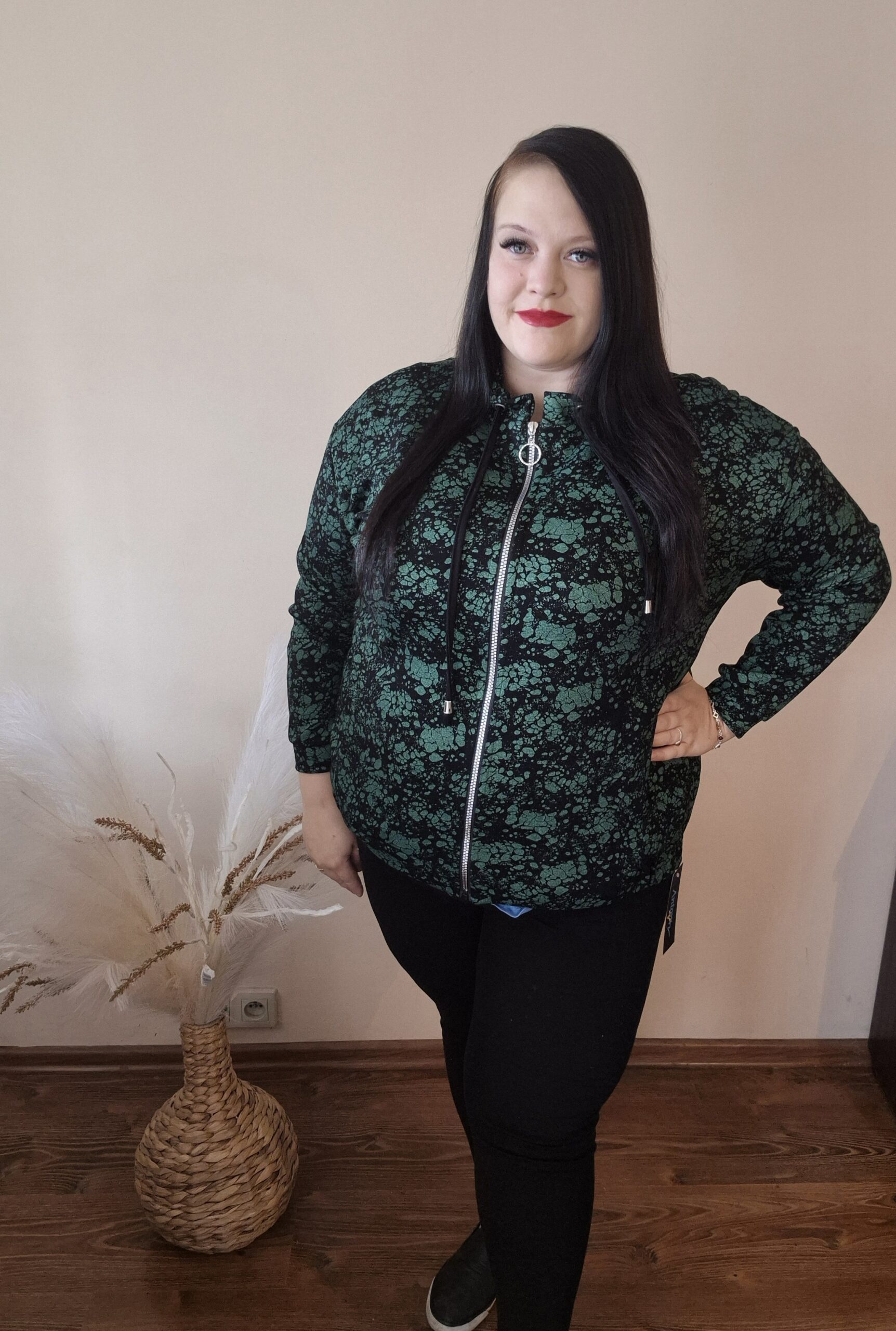bluza bomberka, modna bluza damska, bluza na zamek, bluza bez kaptura, elegancka bluza z błyszczącą nitką