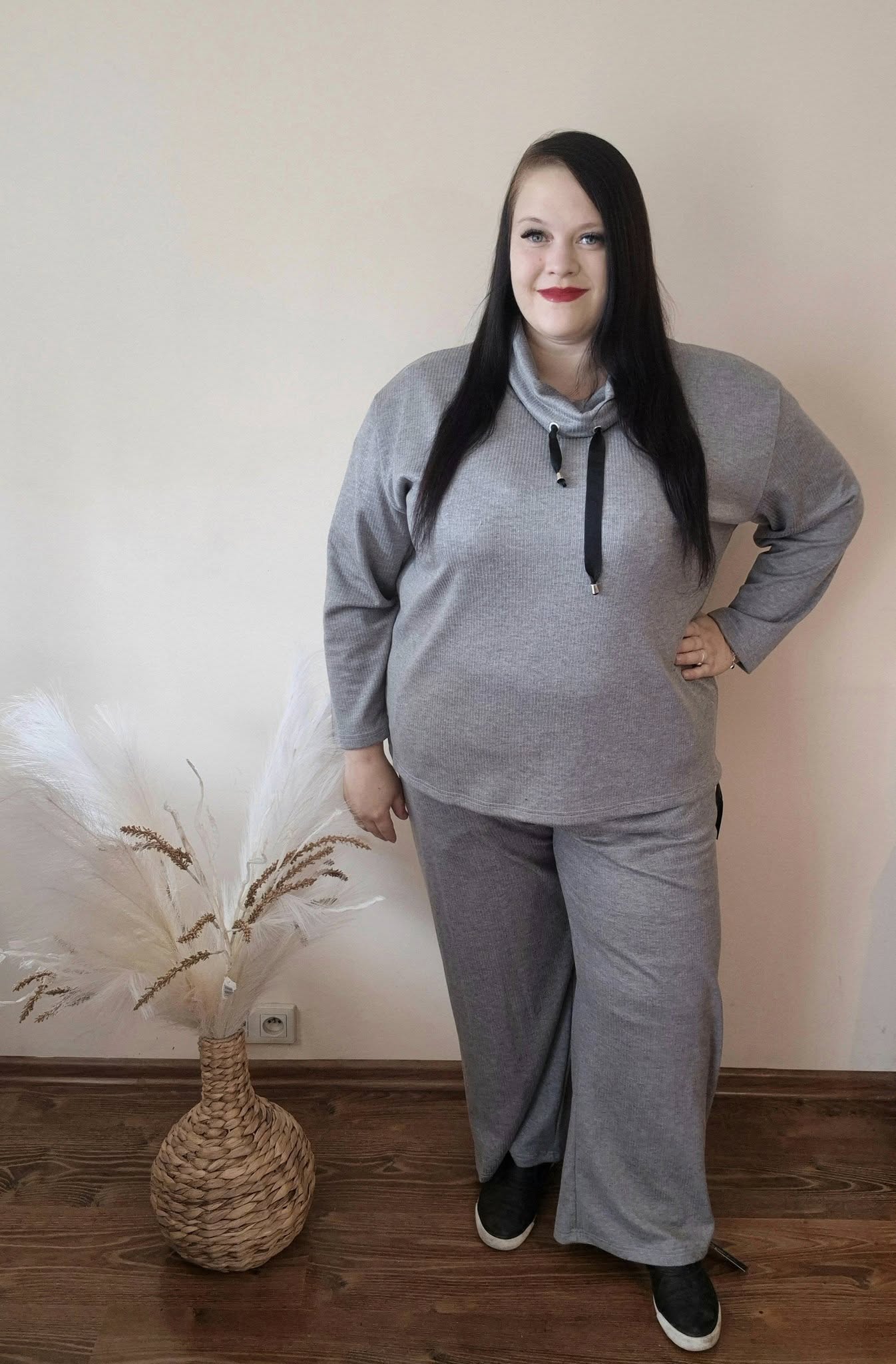 duży komplet jesienny, komplet dresowy dla puszystych, komplet bluza i spodnie dla kobiet plus size, komplet jesienny damski, komplet z szerokimi spodniami