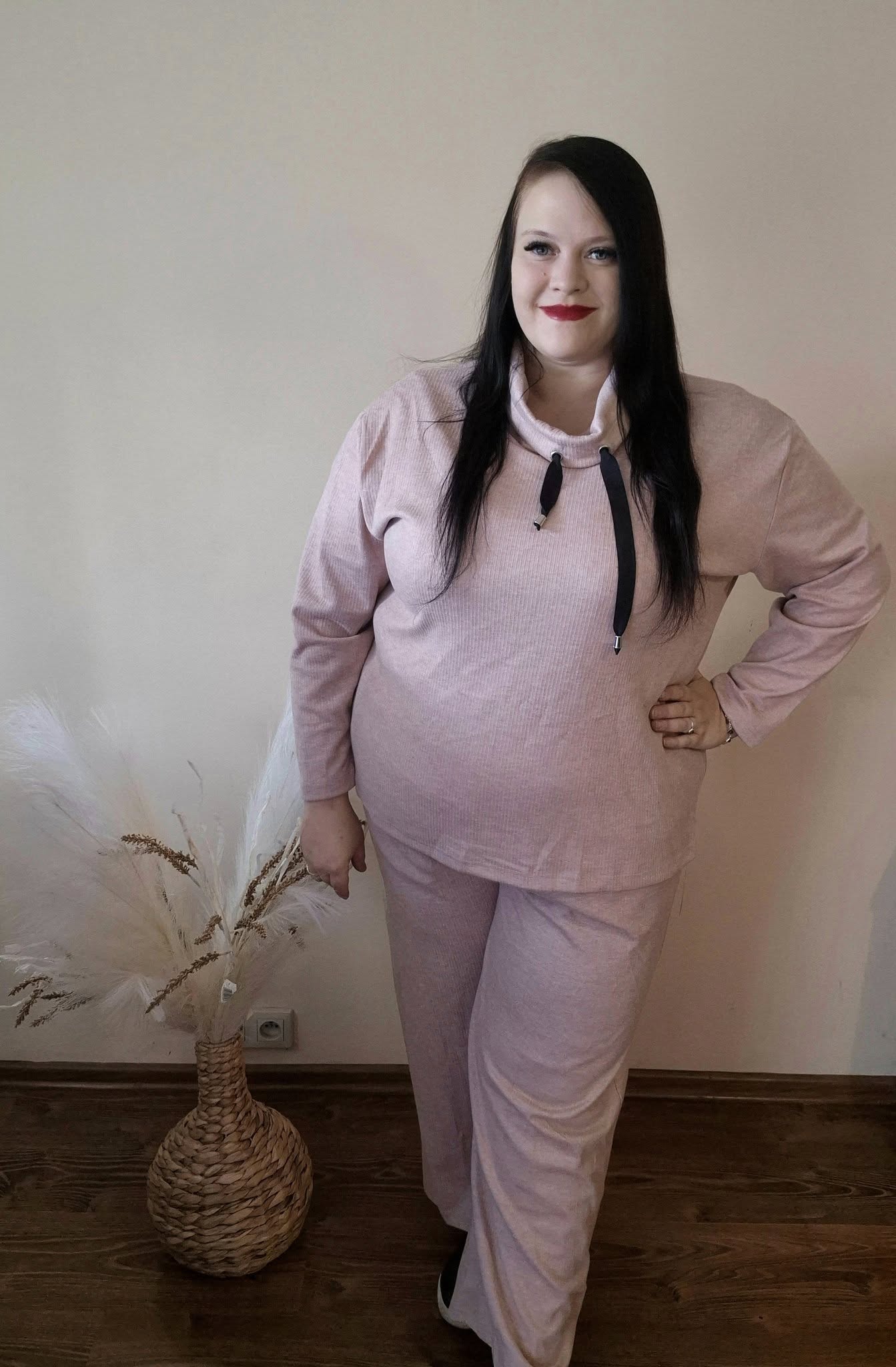 duży komplet jesienny, komplet dresowy damski, bluza i spodnie, komplet na jesień, modny komplet damski